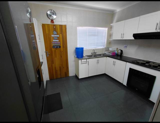 3 BEDROOM FREEHOLD FOR SALE IN LENNOXTON